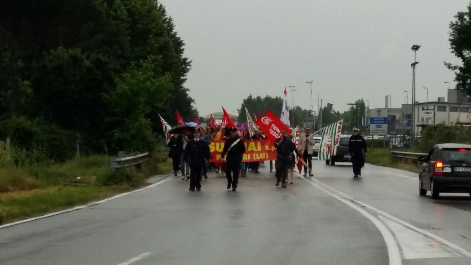 Il corteo dei lavoratori Snai