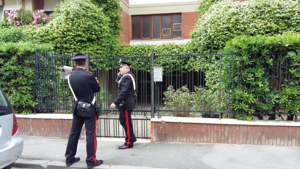Il sopralluogo dei carabinieri in via Puini