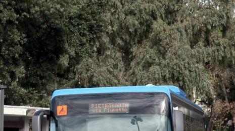 Viareggio, denunciato autista per le avances alla quindicenne
