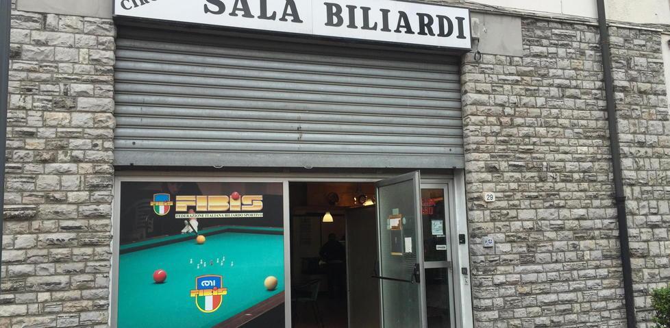 Il ladro entra nella sala biliardi e ruba più di duemila euro 
