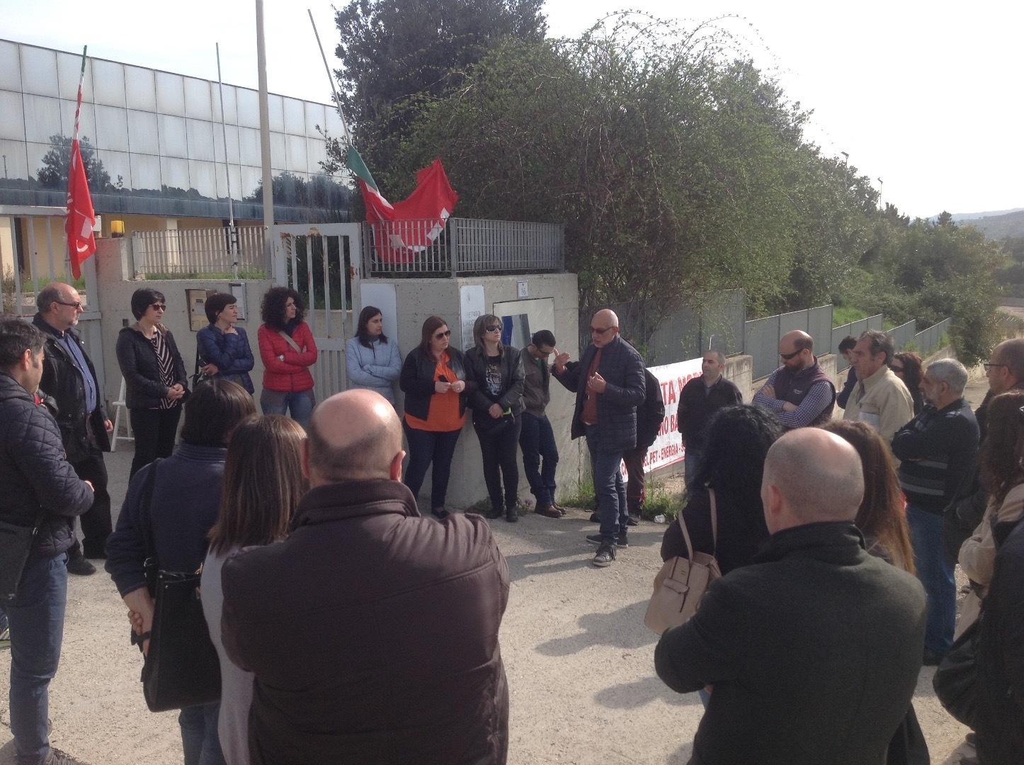 Il sit-in dei lavoratori di Idea Motore
