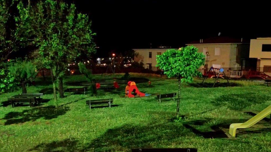 Piazza Lega illuminata grazie al Centro commerciale naturale di Salivoli