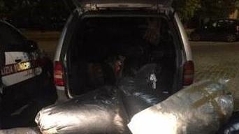 Buttavano i sacchi nei cassonetti Confiscata l’auto