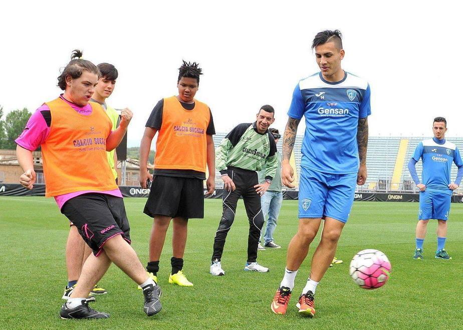 In campo coi ragazzi del Calcio sociale