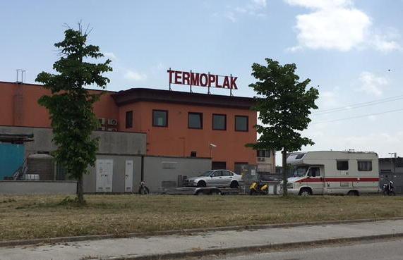 Termoplak licenzia ventitré lavoratori 