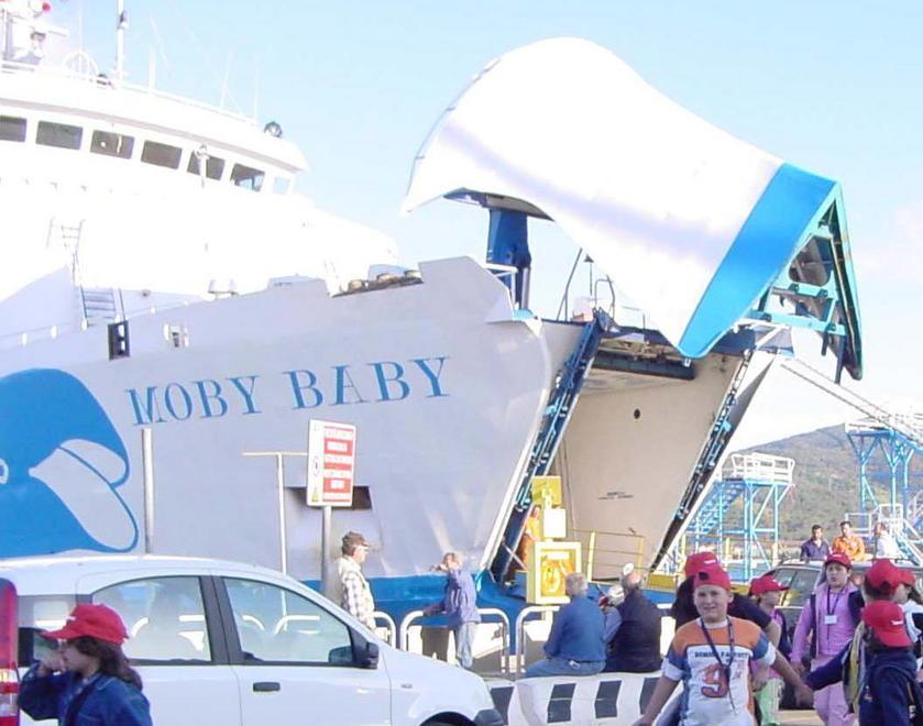 La nave Moby Baby si ferma per un problema tecnico