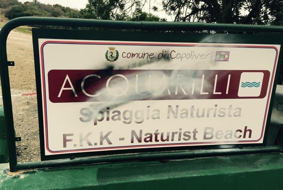 Acquarilli, imbrattati i cartelli della discordia 