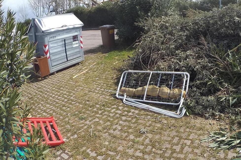 Chi deve svuotare i cestini del parcheggio?