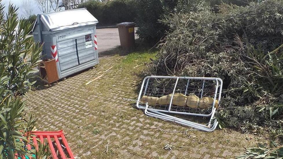 Chi deve svuotare i cestini del parcheggio?