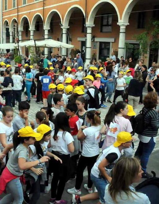 Una caccia al tesoro per 250 bambini anima il centro 