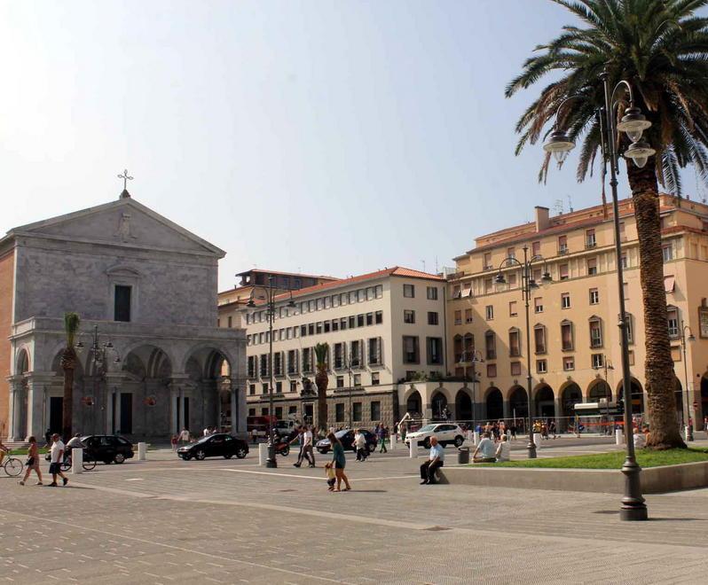Il volontariato festeggia in piazza appello ai ragazzi e alle istituzioni 