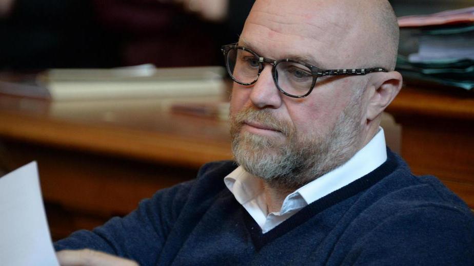 Il sindaco Nogarin su Fb: ho ricevuto solo un avviso