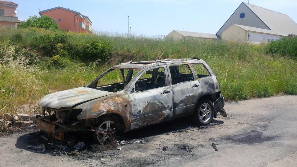 Attentato nella notte Incendiata l’auto di Paul Dessanti