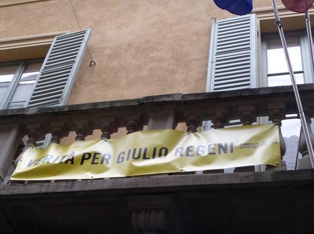 Striscione per ricordare Giulio 