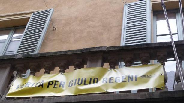 Striscione per ricordare Giulio