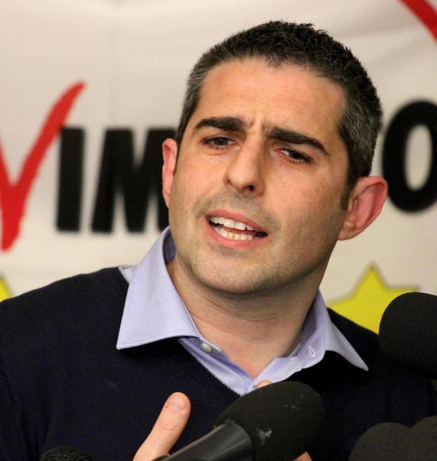 Prima di diventare sindaco di Parma Federico ha lavorato in banca a Reggio