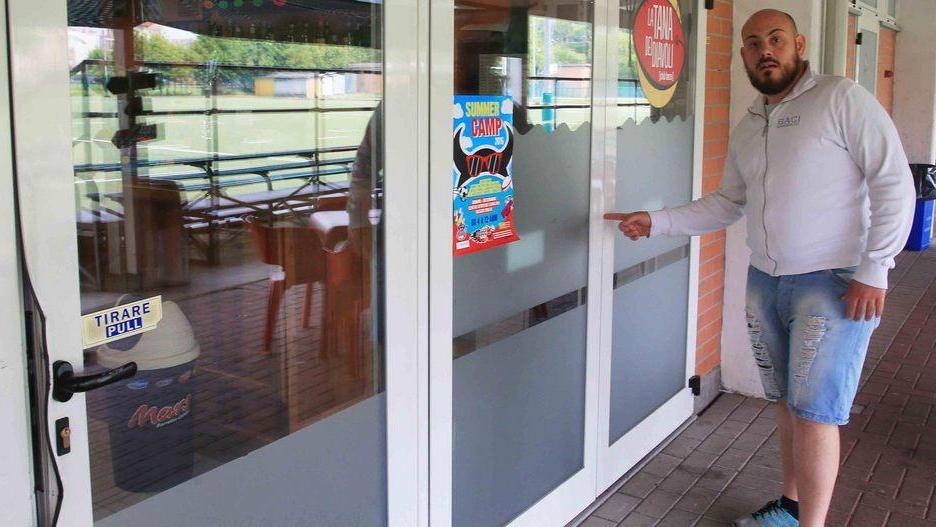 Ladri al bar del rugby vandalizzano i giochi