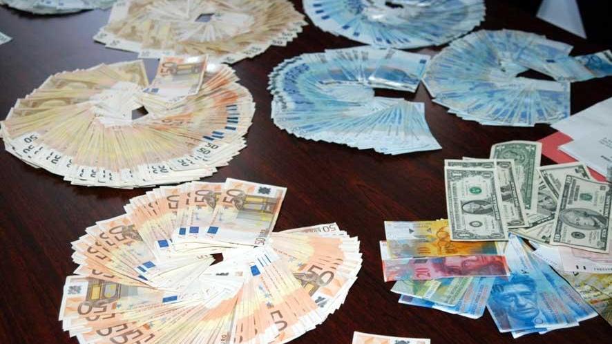 Il riciclaggio di soldi all'estero contestato è superiore ai centomila euro