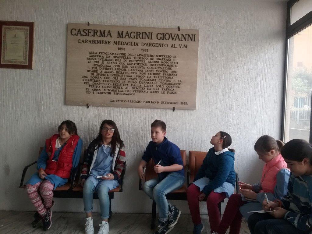 Piccoli cronisti “intervistano” i Carabinieri 