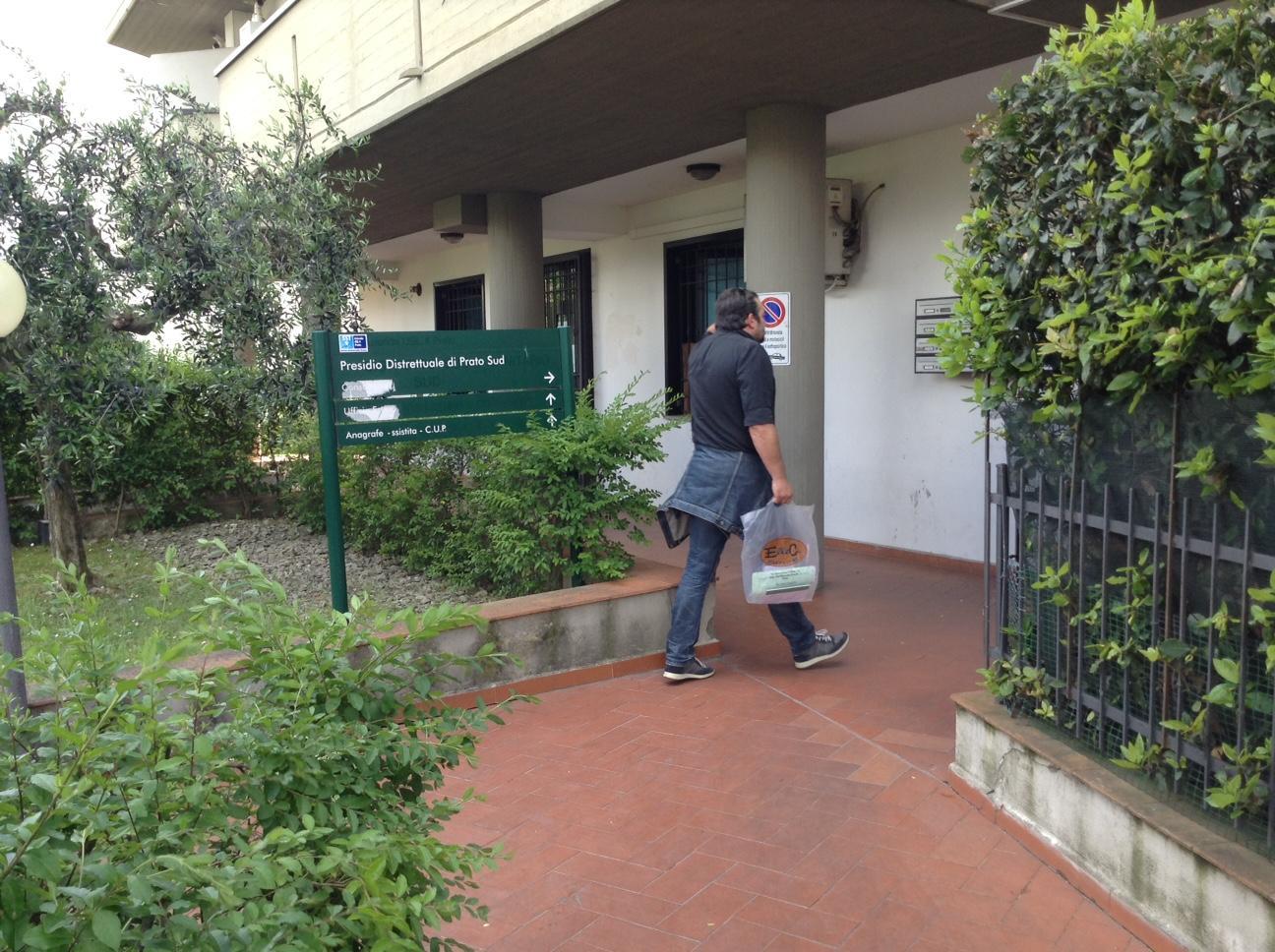L'ingresso del Distretto sanitario di via Roma (foto Batavia)