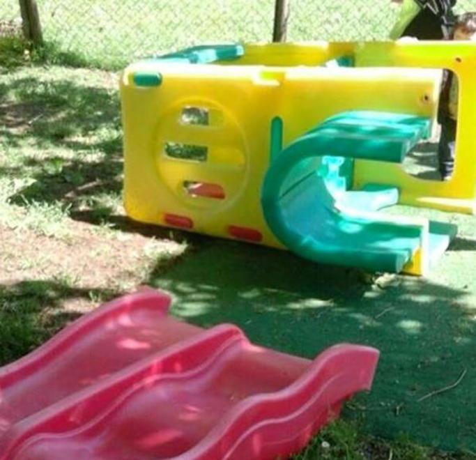 Danneggiati i giochi dei bimbi dell’asilo nido