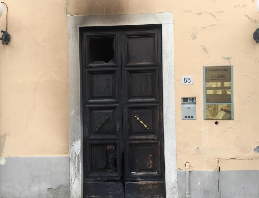  L’incendiario finisce ai domiciliari 