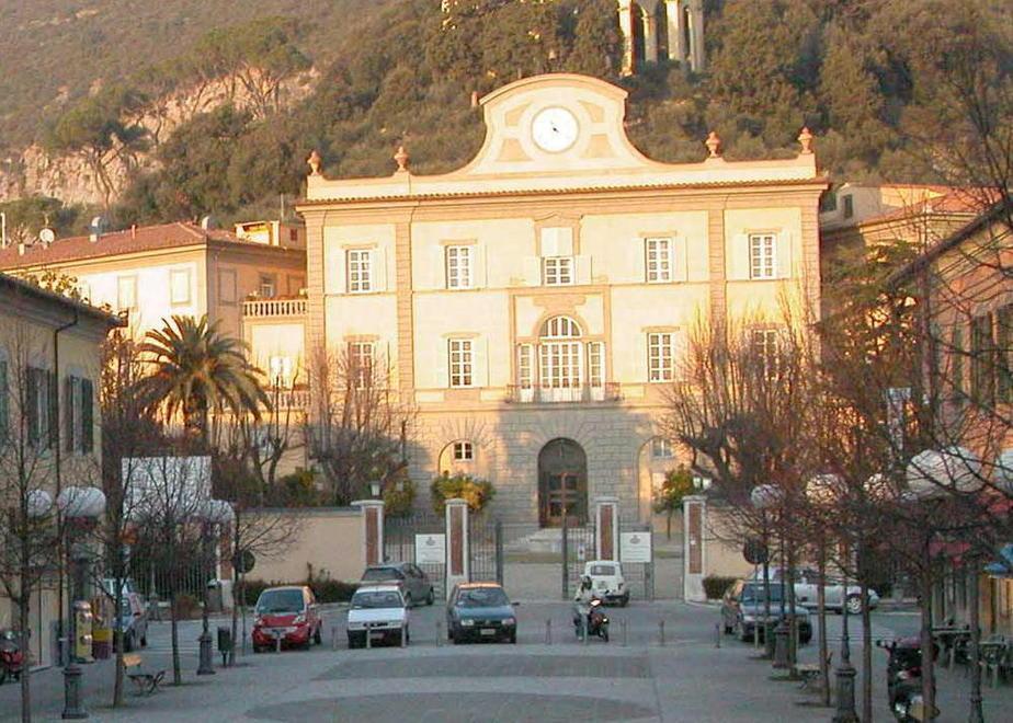 Il fatidico “sì” costa oltre mille euro nelle dimore storiche 