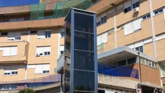 «L’ascensore è ancora fuori uso»