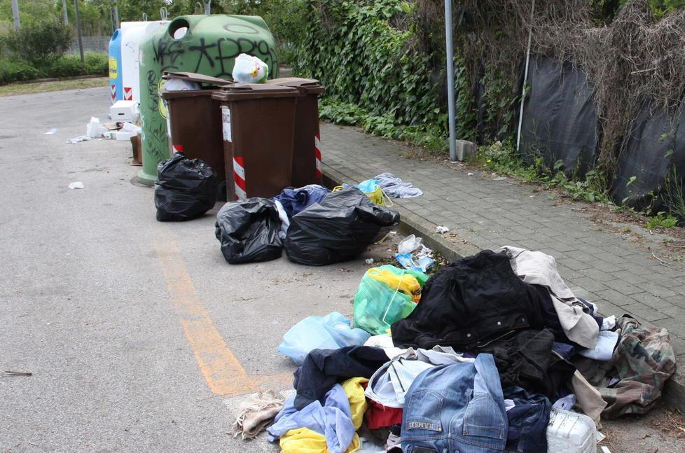 Mille studenti in campo contro i rifiuti abbandonati