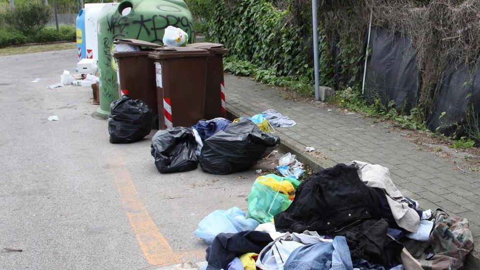 Mille studenti in campo contro i rifiuti abbandonati