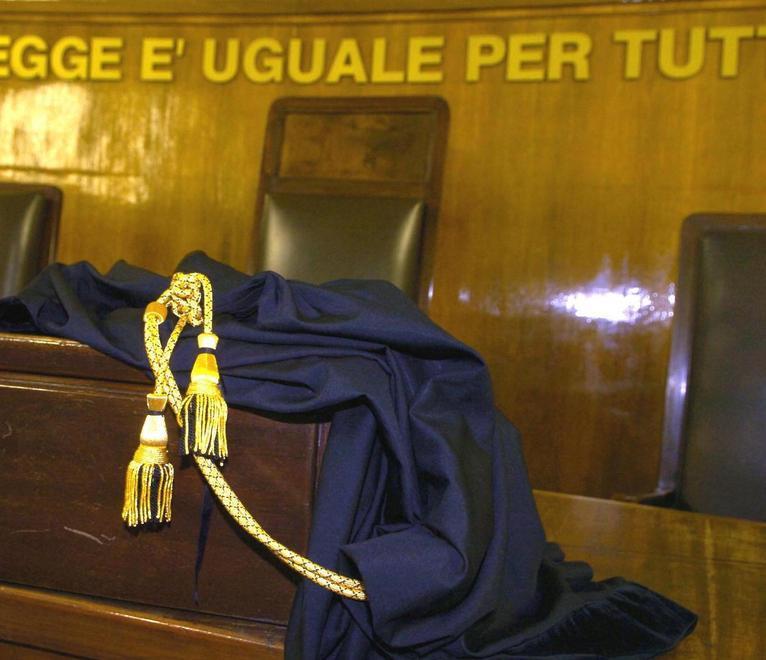 Abusi su un tredicenne Condannato il barbiere 