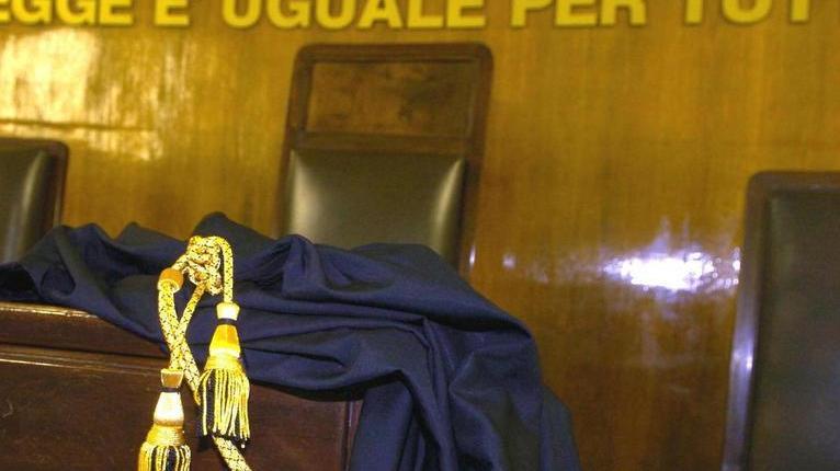 Abusi su un tredicenne Condannato il barbiere