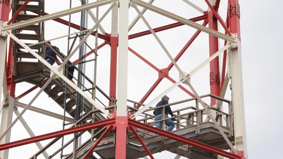 Caduta dal traliccio, sopralluogo della Procura