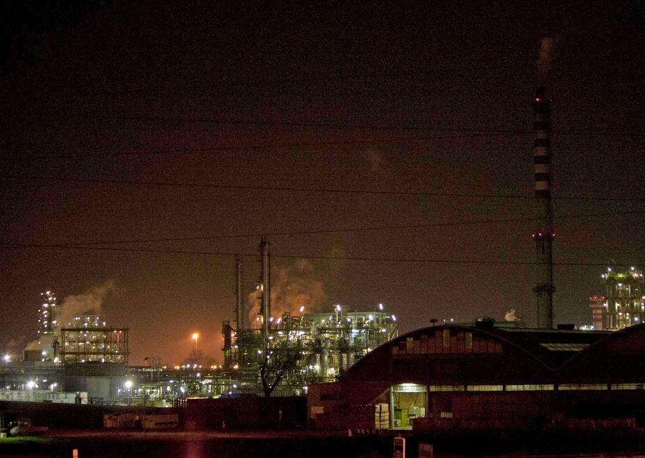 Altro ‘botto’ nella notte Fermo l’impianto Versalis 