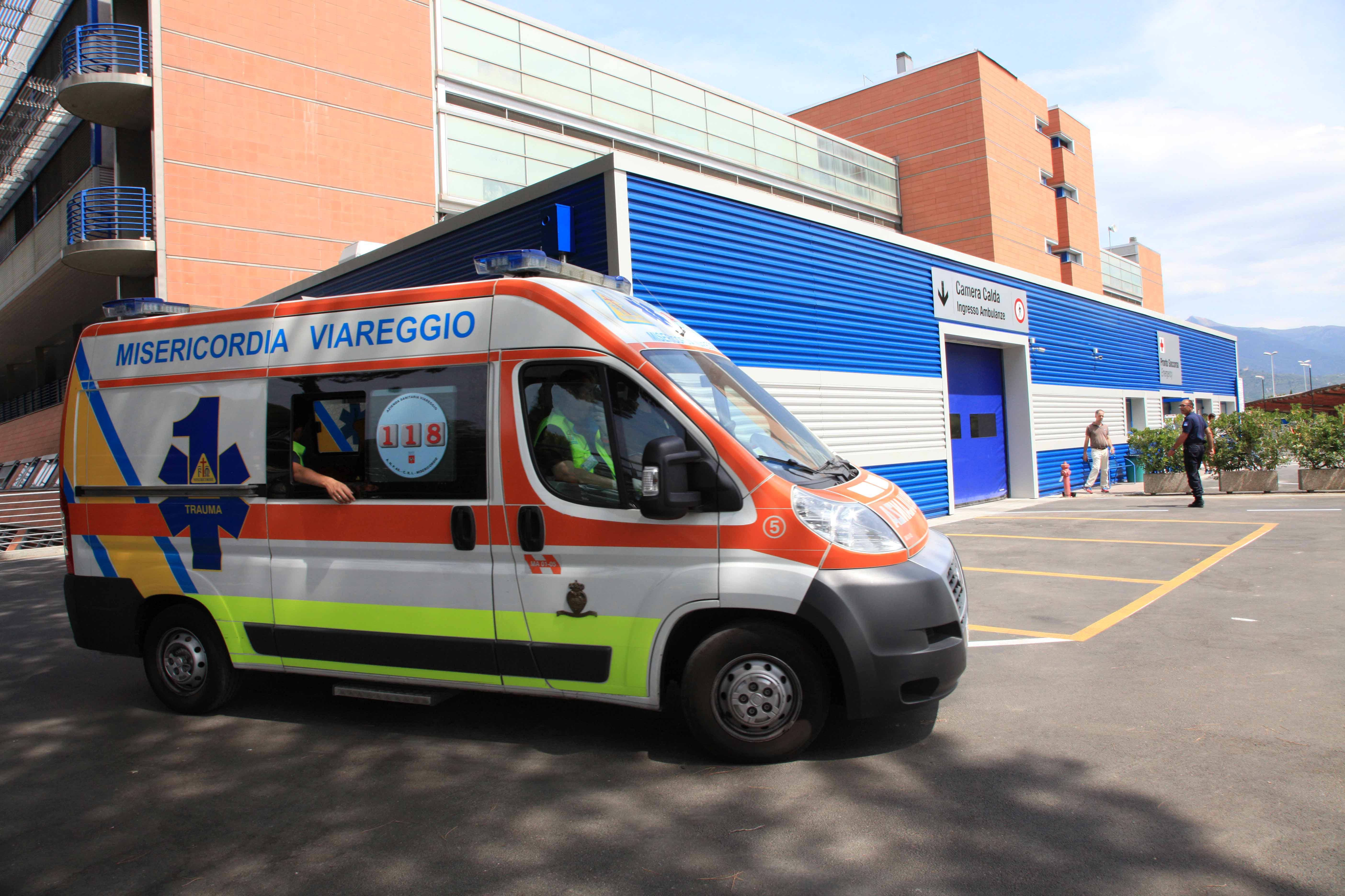 L'esterno del pronto soccorso dell'ospedale Versilia (foto d'archivio)