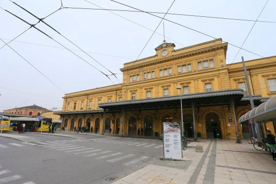 Modena, 48enne reggiano trovato morto in stazione