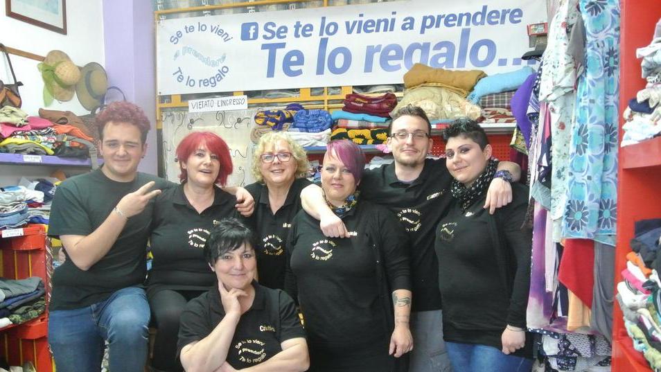 Regali e scambi: il negozio del dono inaugura la sede