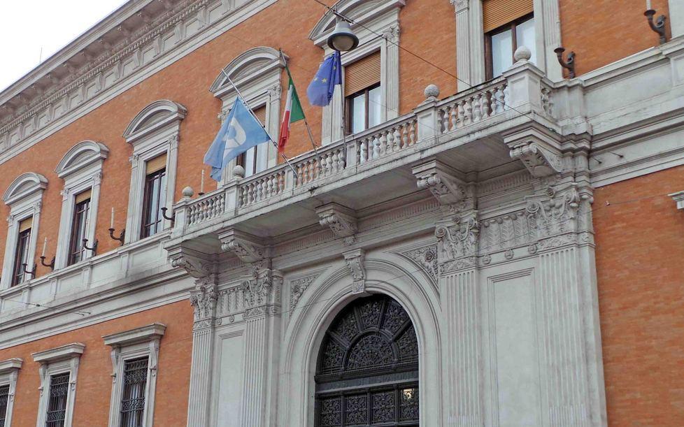 Carife, Bper si sfila: restano i fondi 