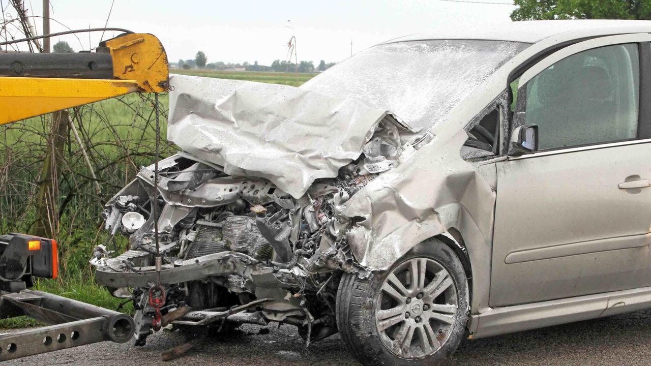 Auto distrutta