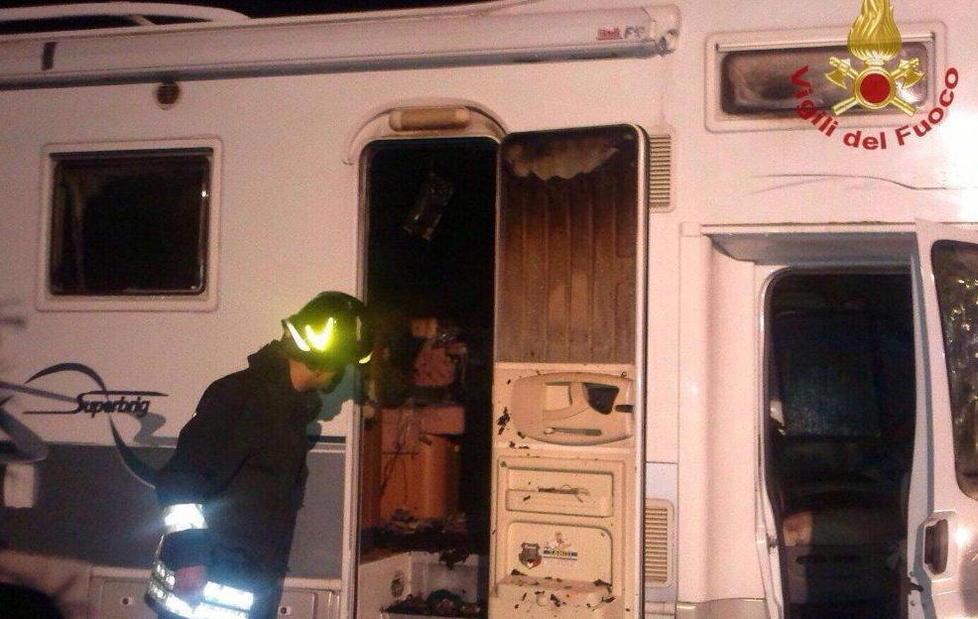 Camper a fuoco nella notte per la polizia è accidentale
