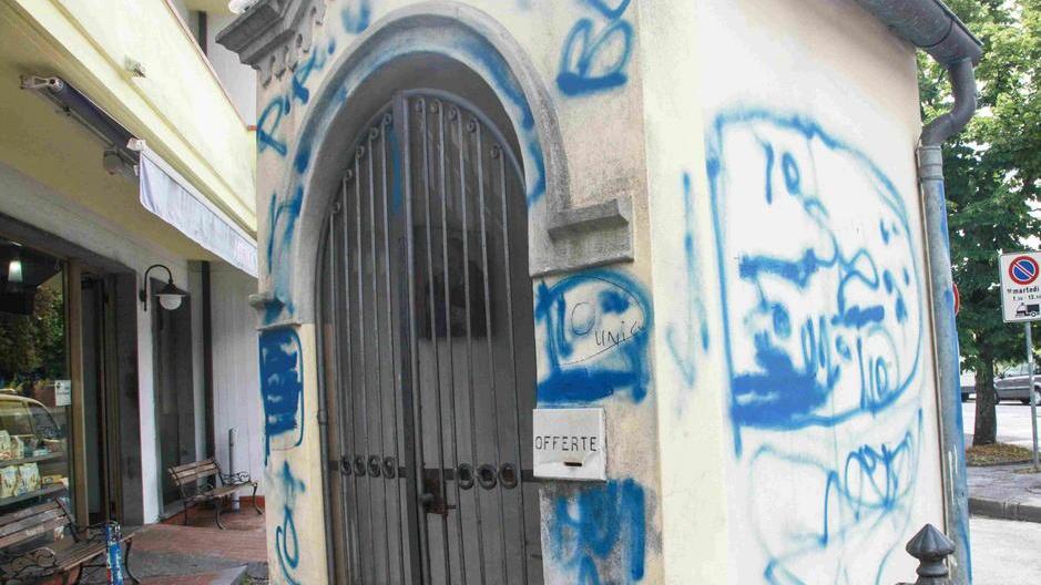 Vandali imbrattano la Marginetta