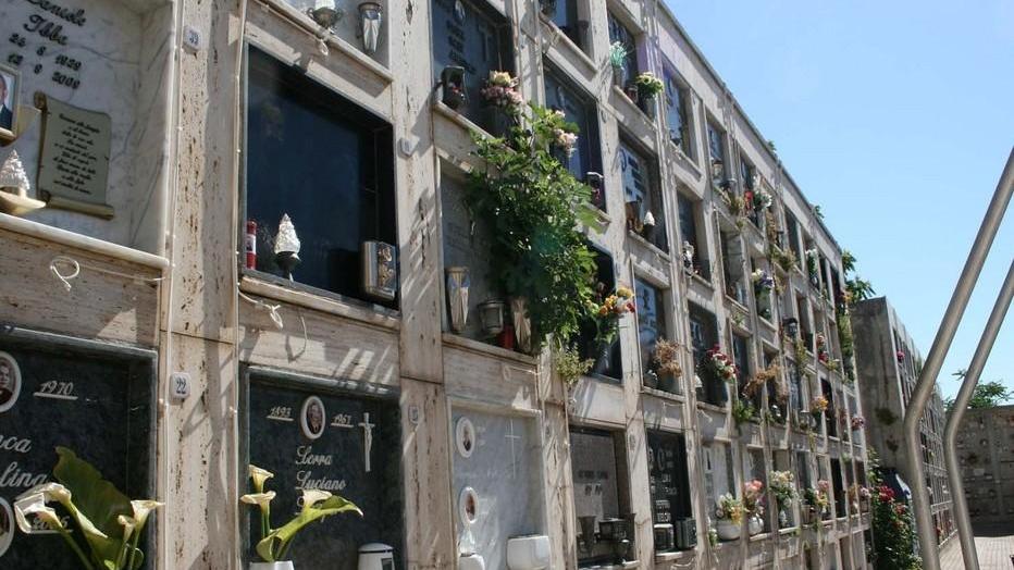 Emergenza cimitero: il Comune requisisce i loculi in abbandono