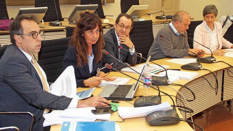 Sanità, migliorano i tempi Resta alta la spesa per farmaci