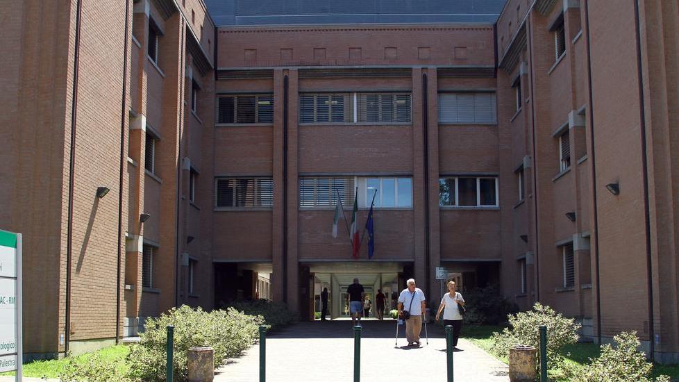 «Papà, me la stanno facendo morire»