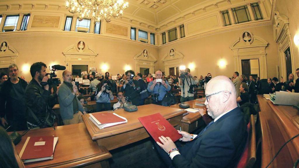 Il sindaco Nogarin durante il consiglio comunale