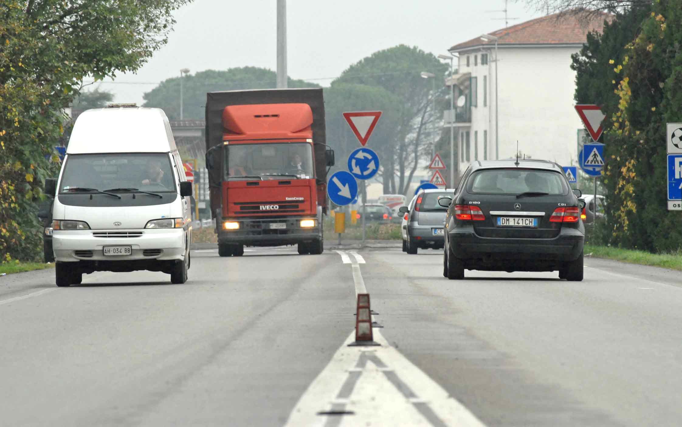 Due feriti ad Agliana in un frontale tra auto