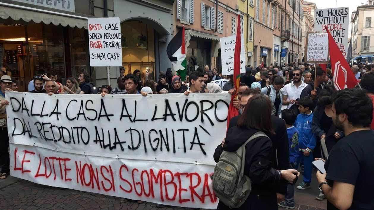 Modena, in 400 in corteo con Guernica per la casa e contro gli sgomberi