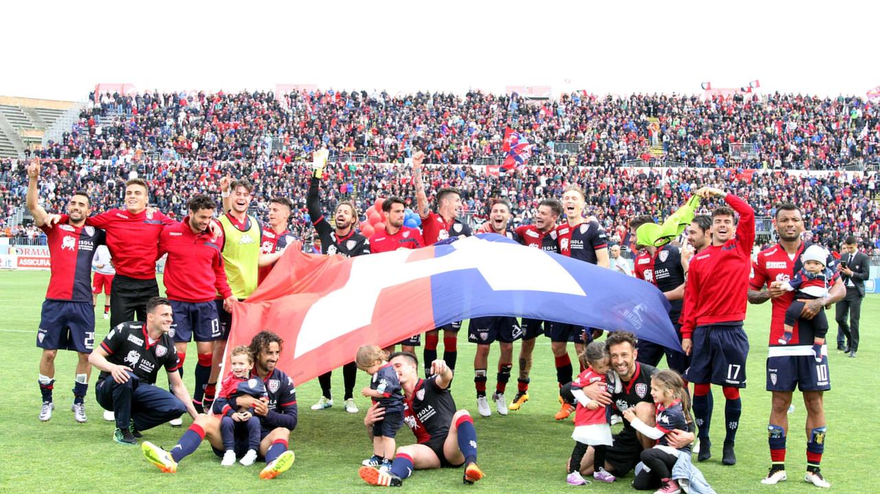La festa per la promozione a fine partita