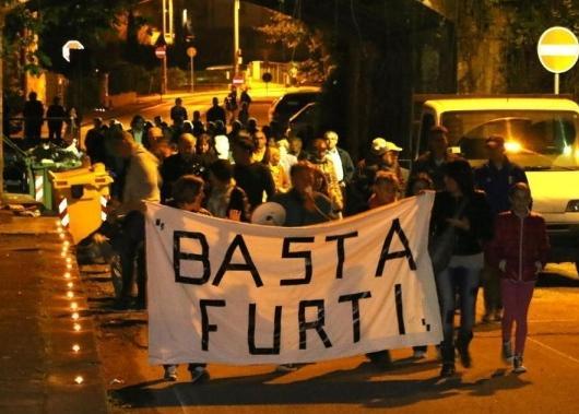 Una delle manifestazioni contro i furti