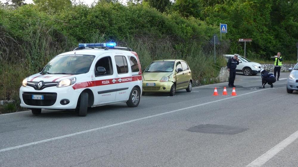 Anziana travolta da un'auto